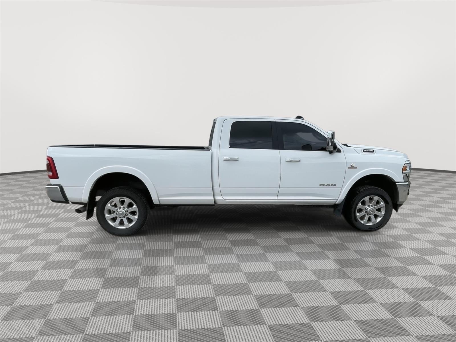 Vehicle photo 7