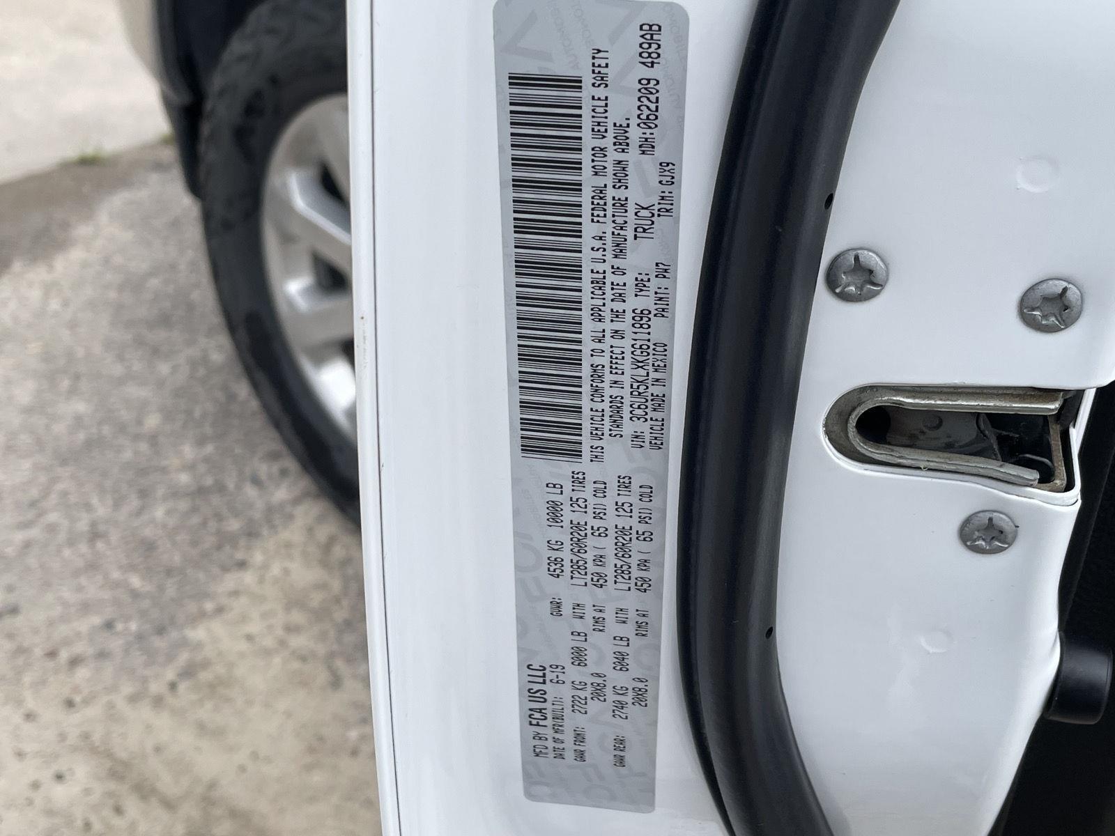 Vehicle photo 11