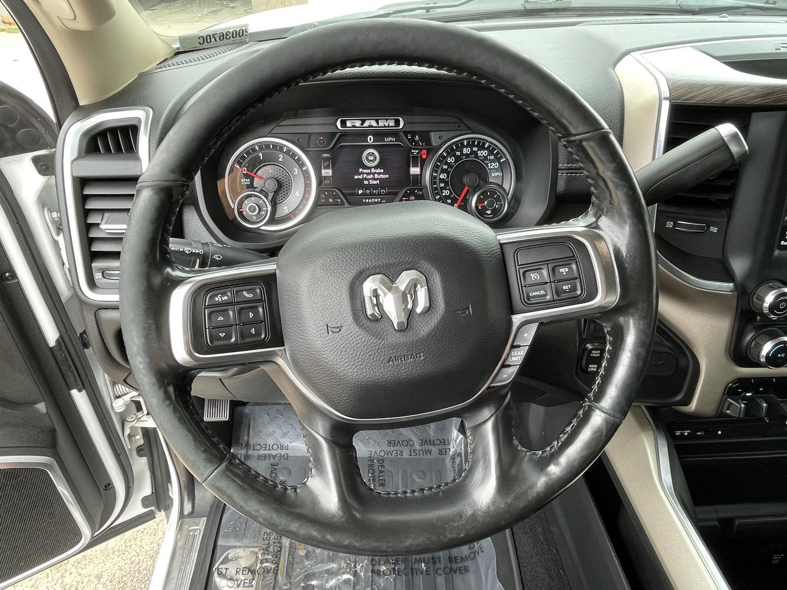 Vehicle photo 13