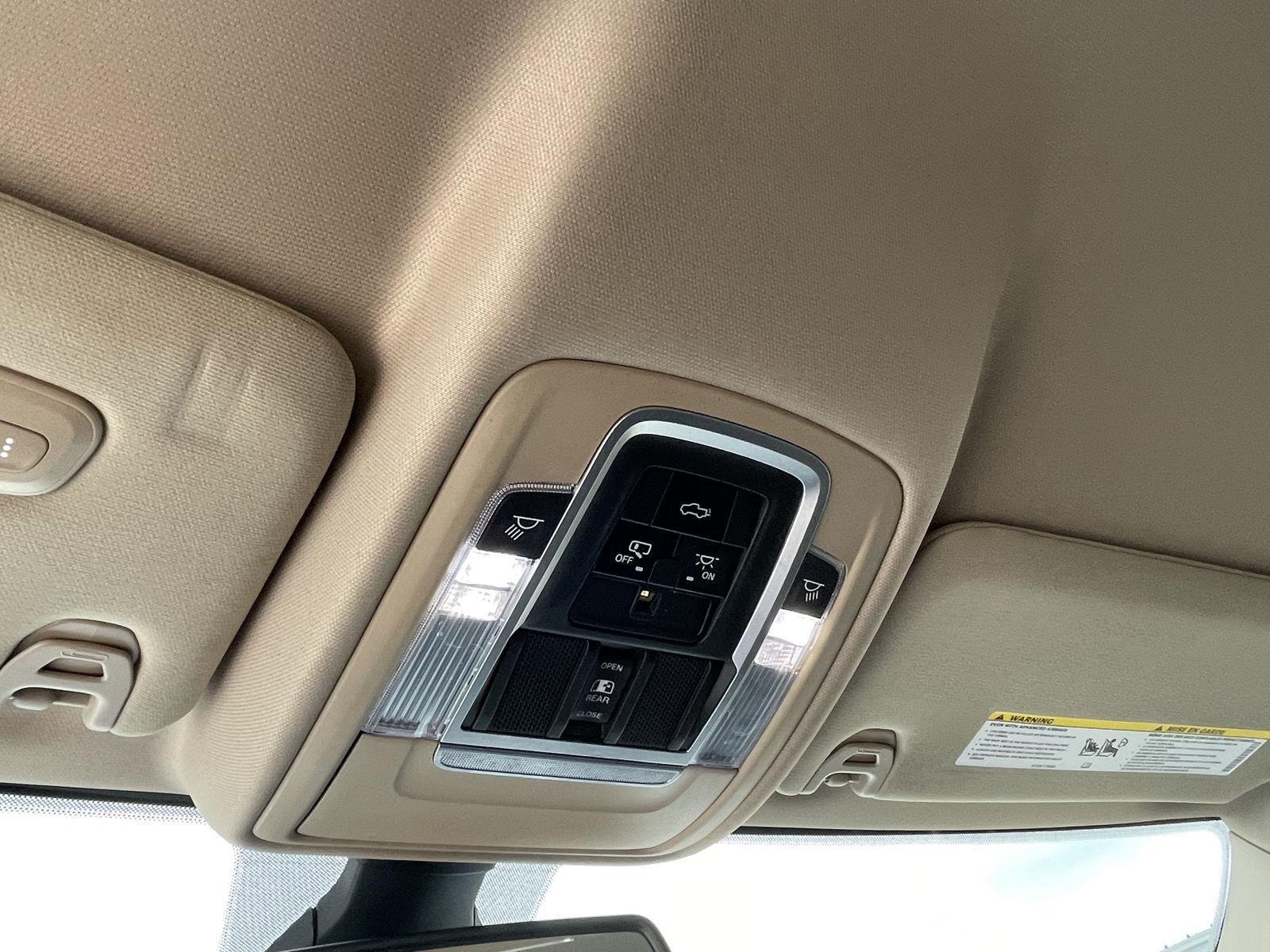 Vehicle photo 17