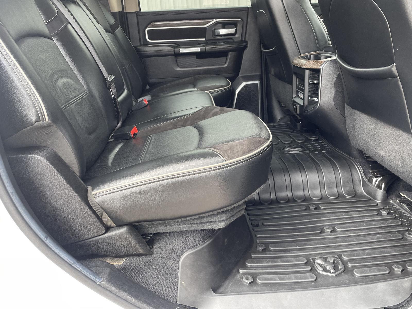 Vehicle photo 19