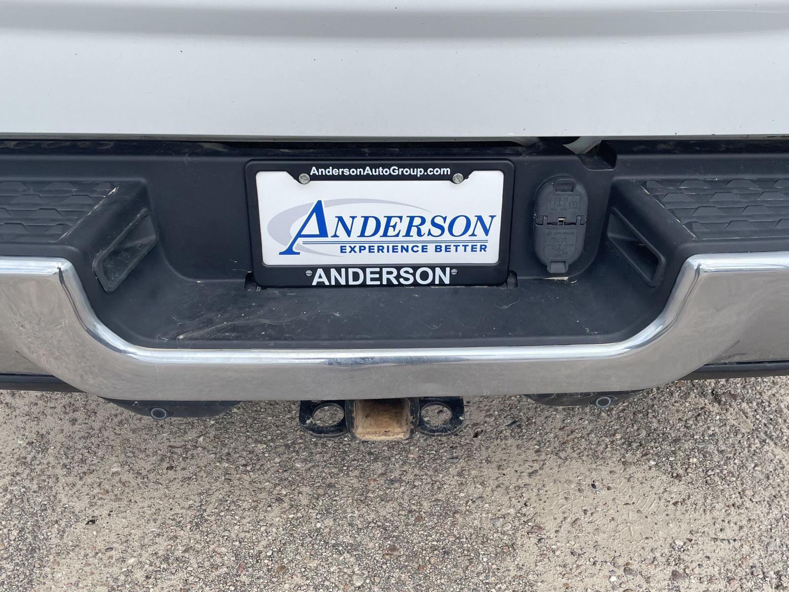 Vehicle photo 23