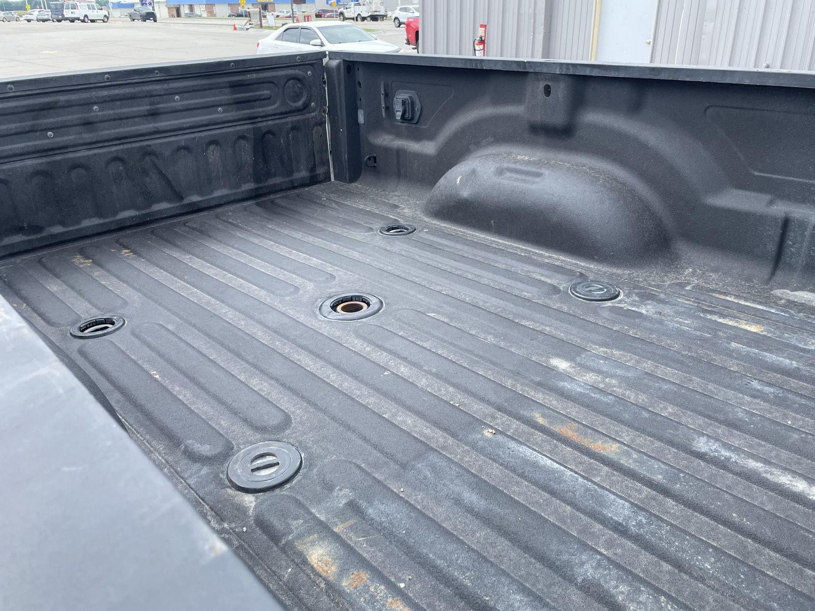 Vehicle photo 24