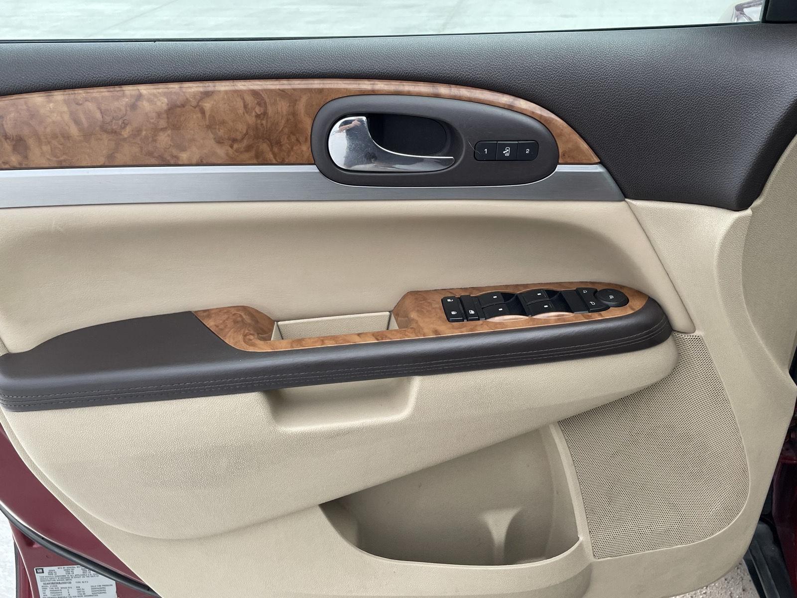 Vehicle photo 12