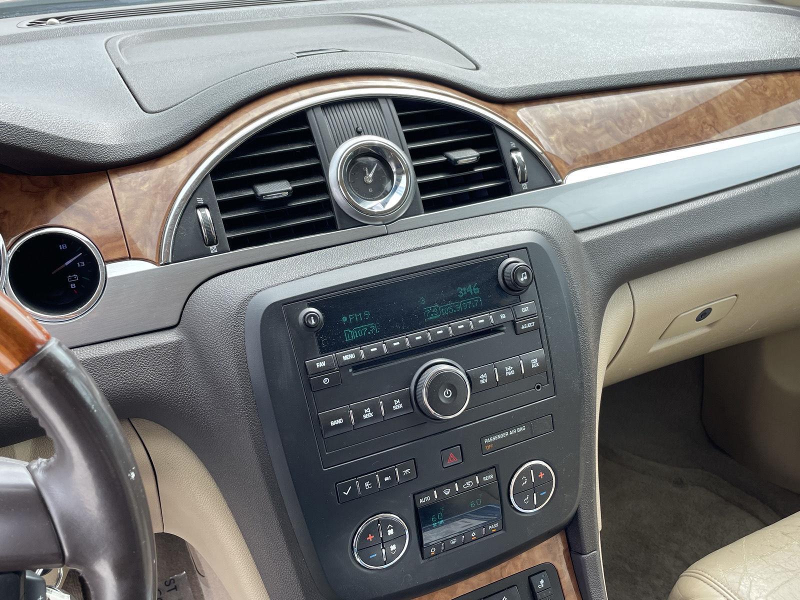 Vehicle photo 14