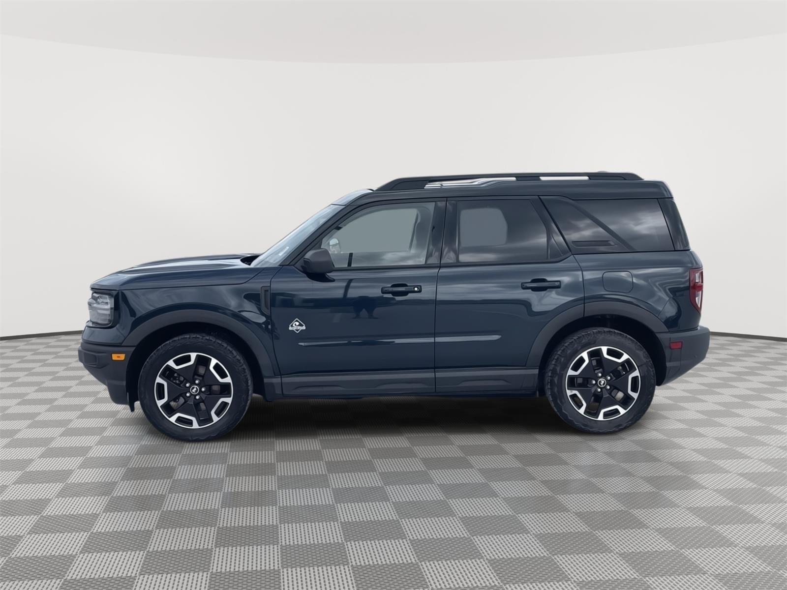Vehicle photo 2