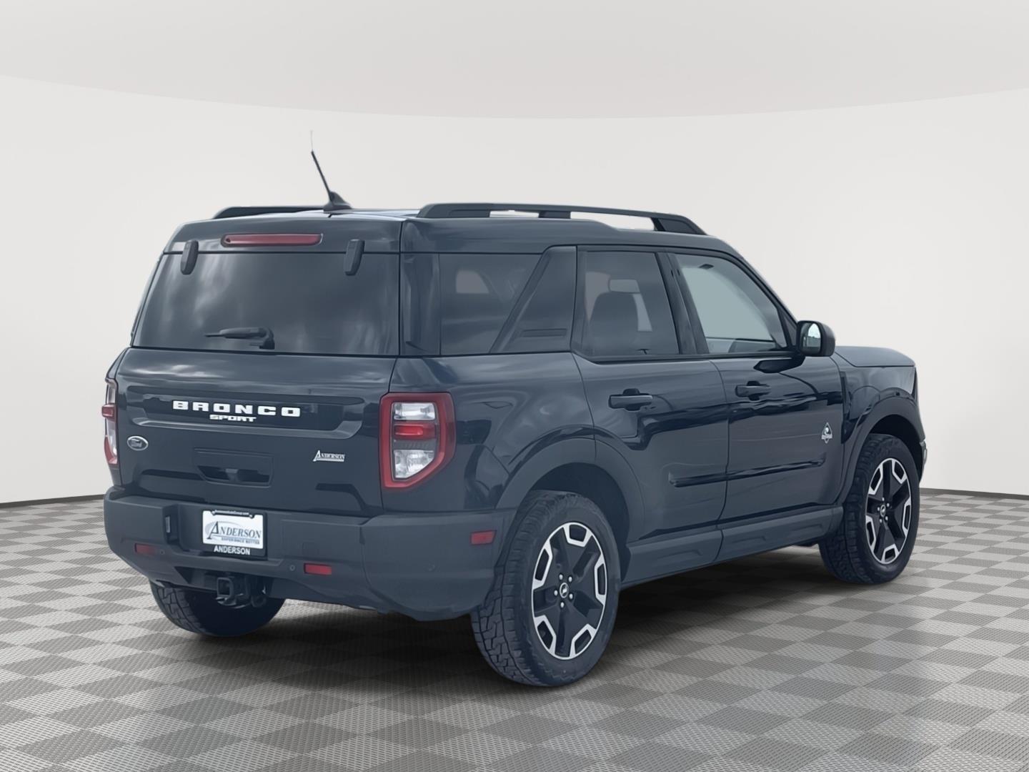 Vehicle photo 6