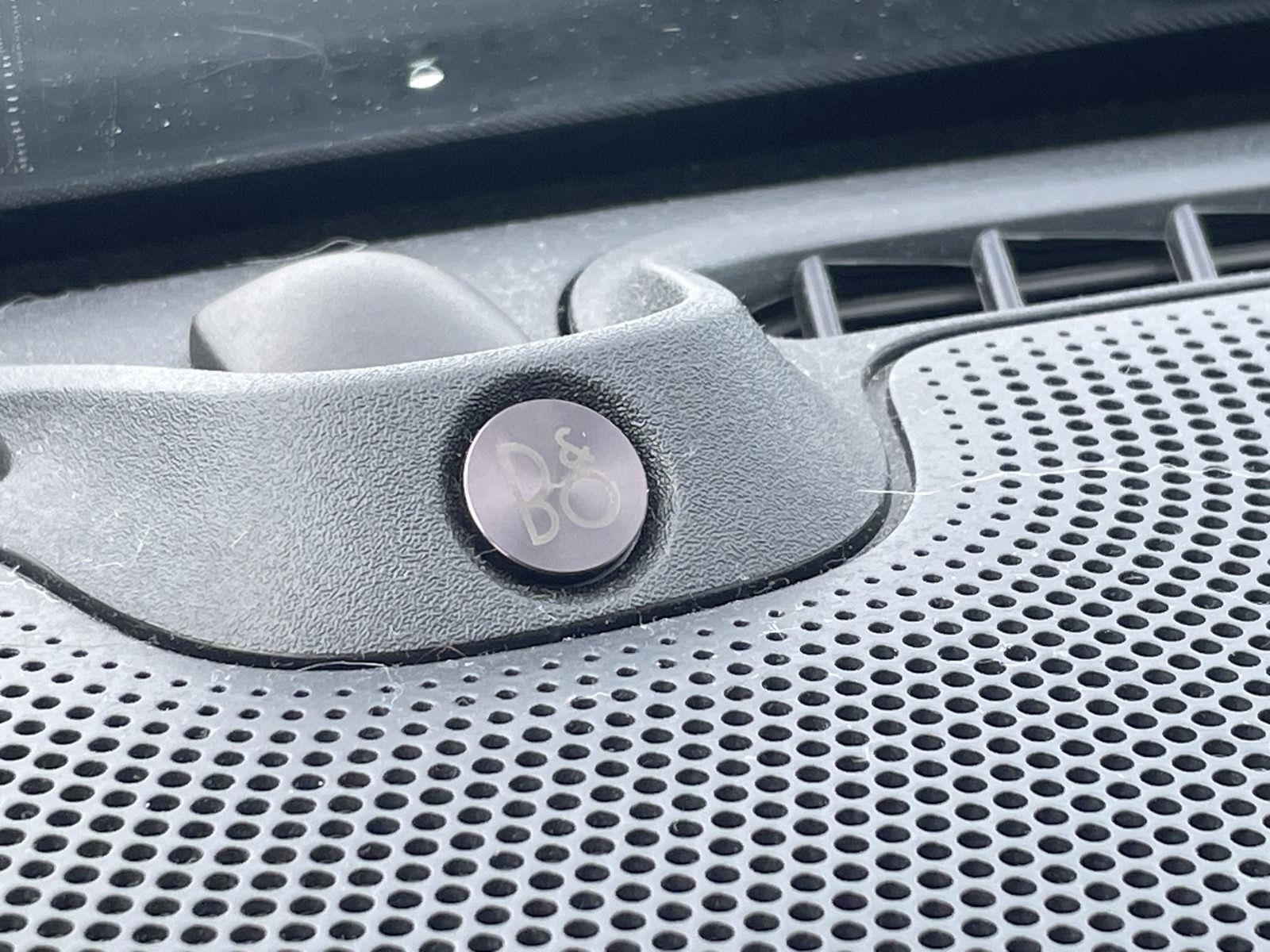 Vehicle photo 14
