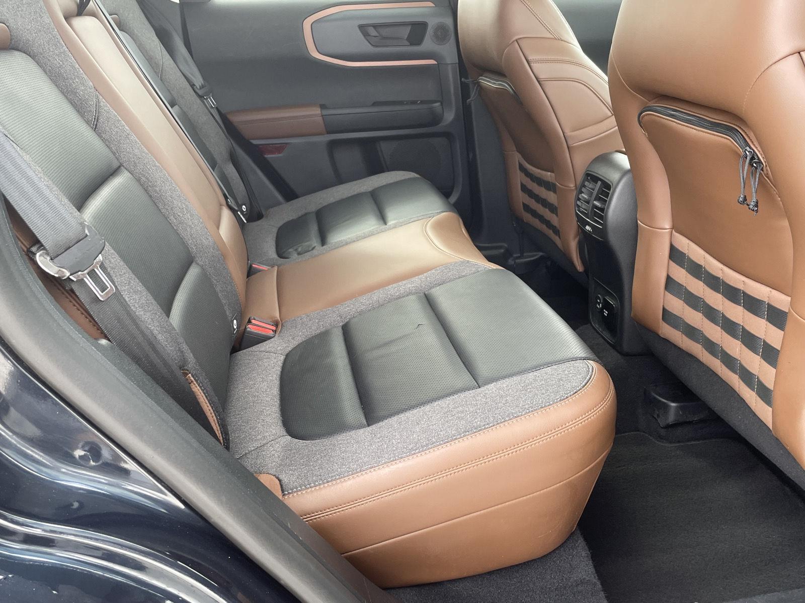 Vehicle photo 19