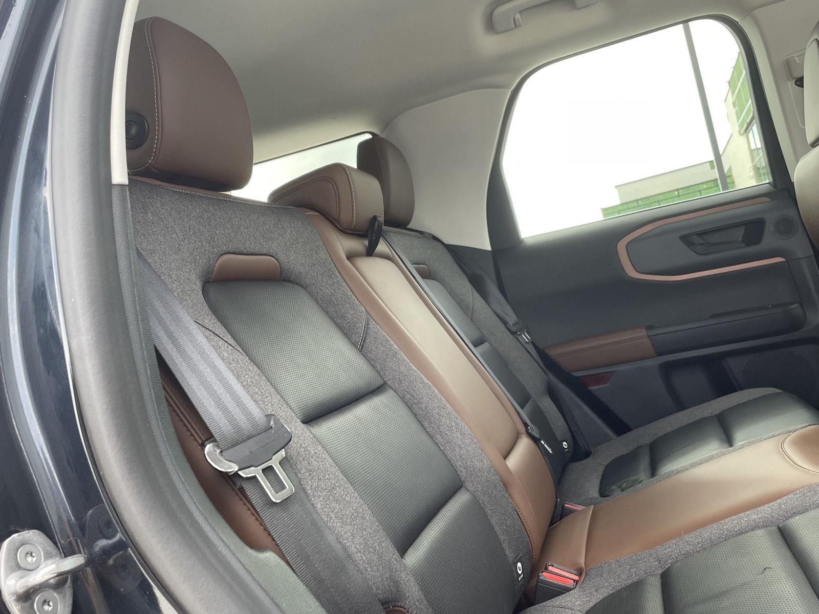Vehicle photo 20