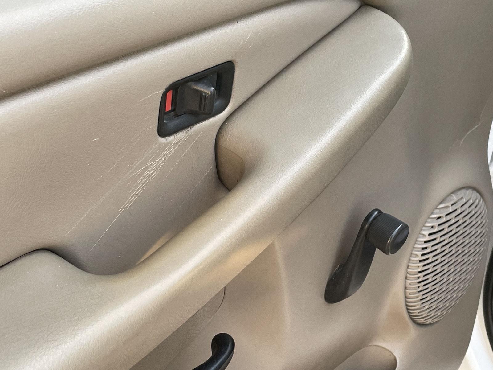 Vehicle photo 12