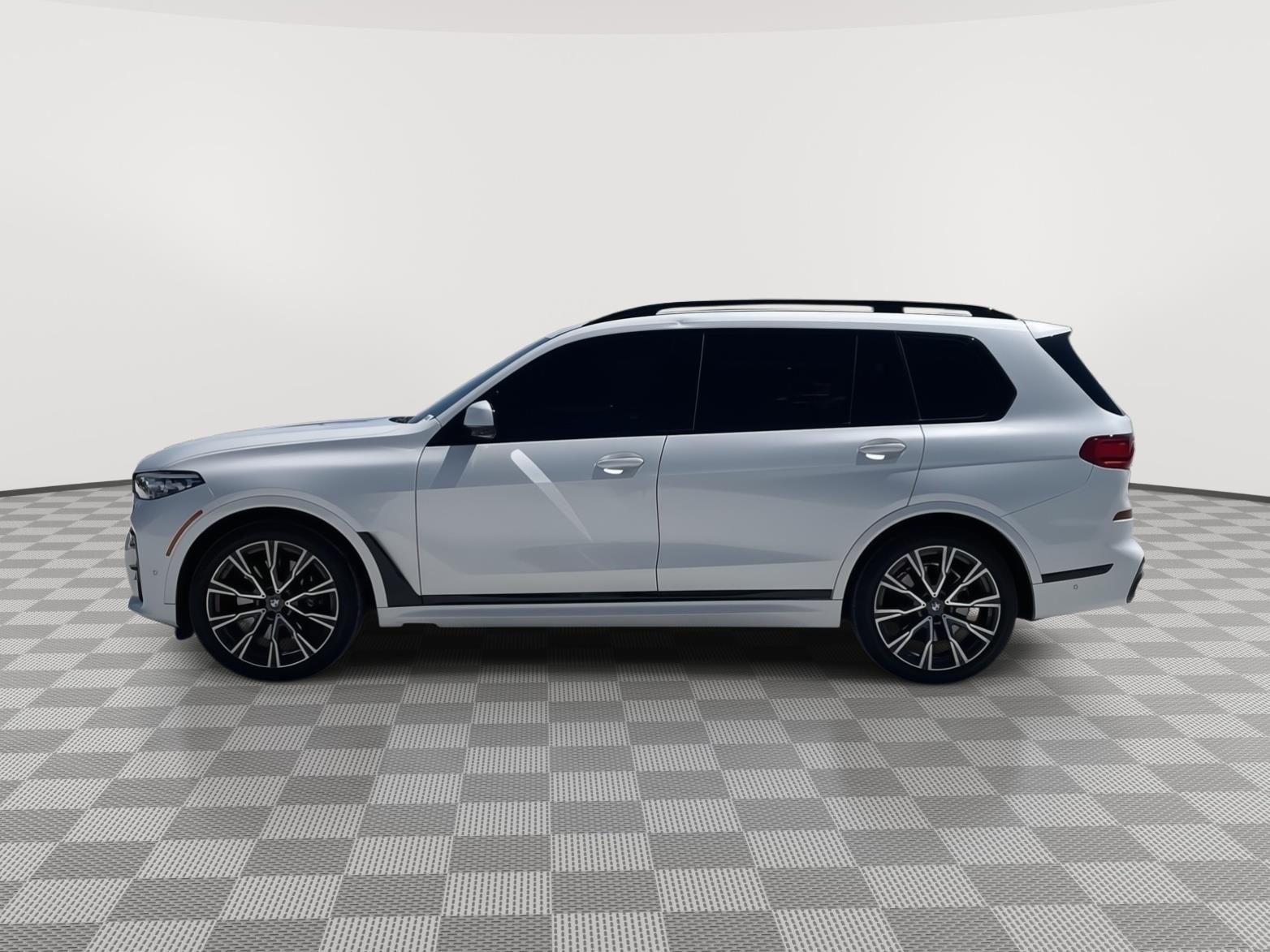 Vehicle photo 2
