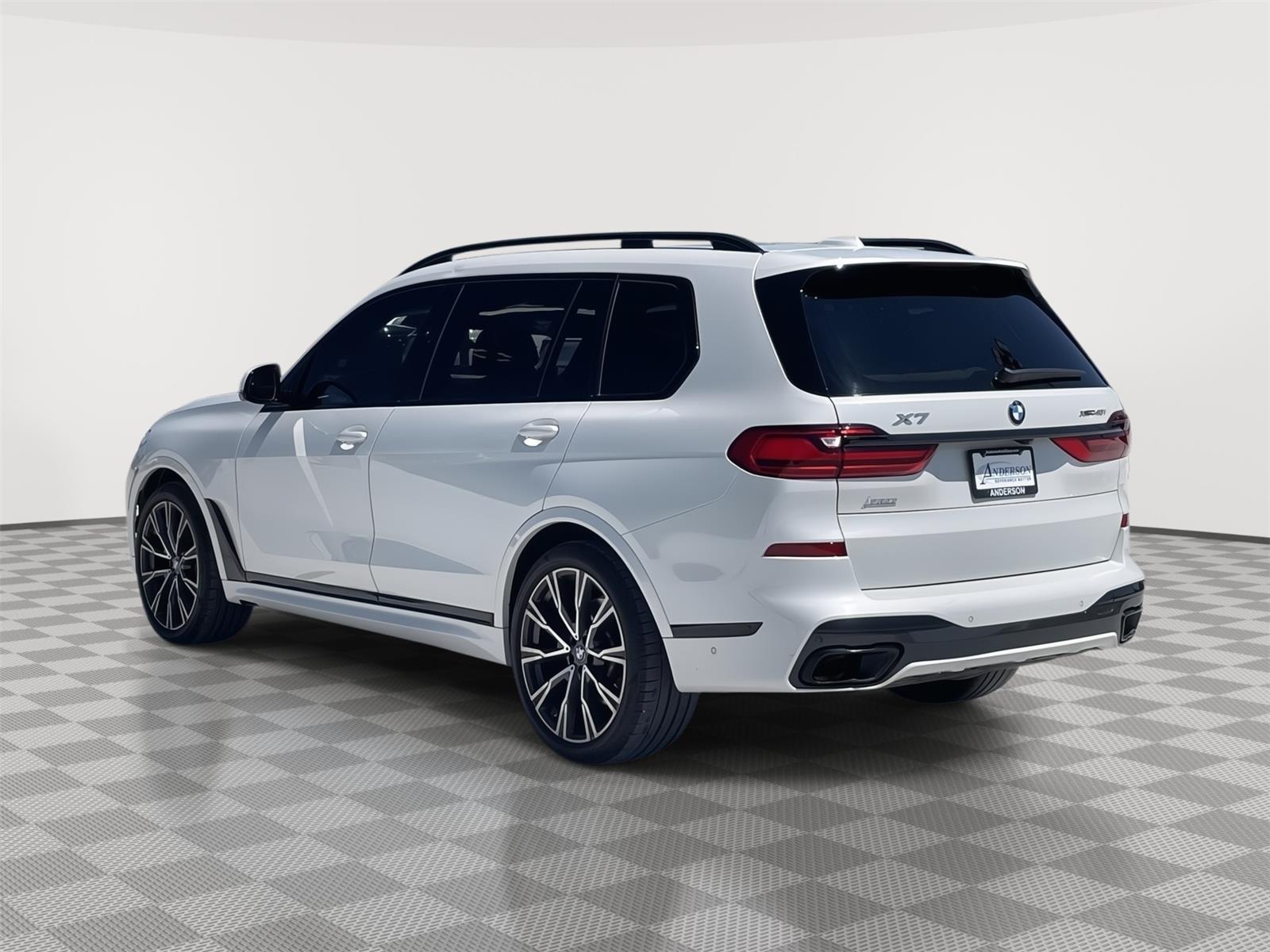 Vehicle photo 4