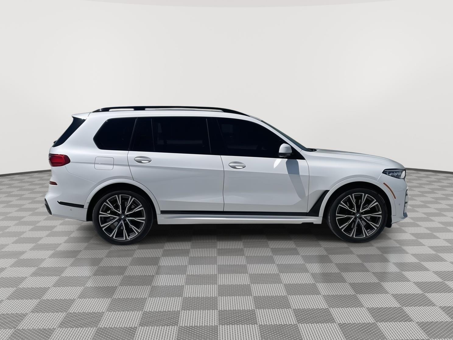 Vehicle photo 7