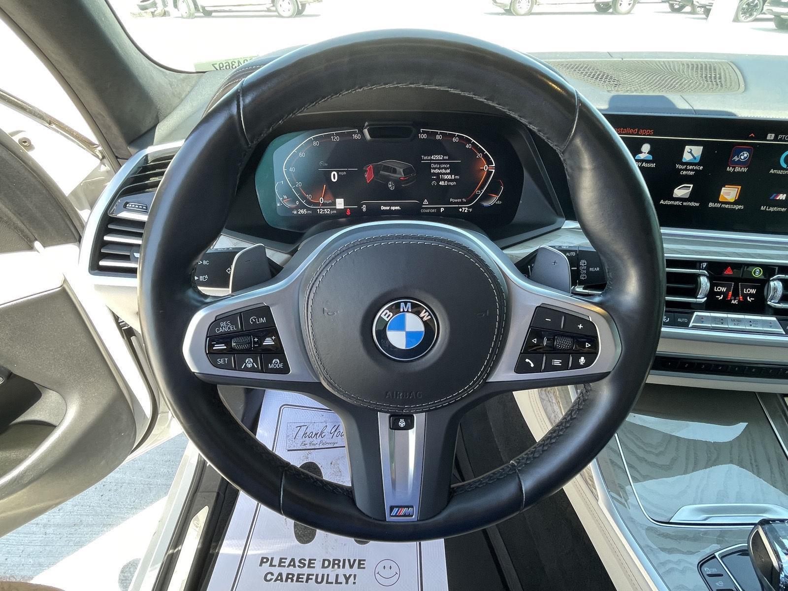 Vehicle photo 13