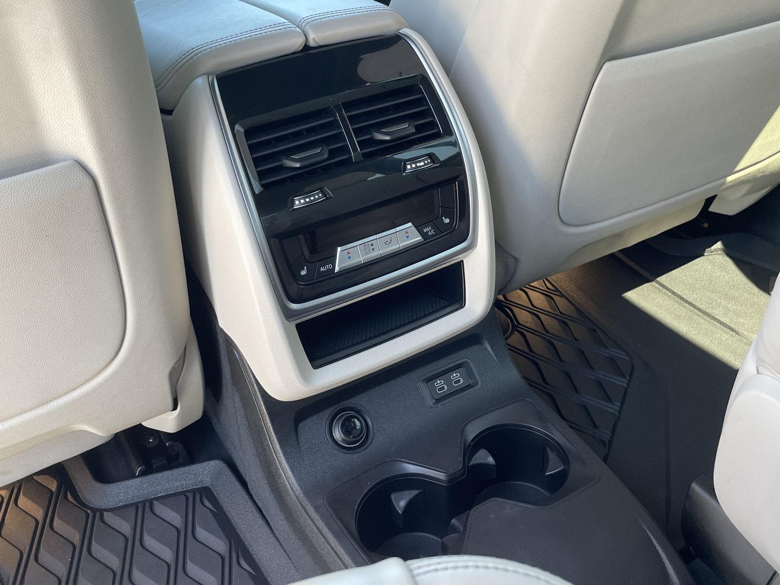 Vehicle photo 20