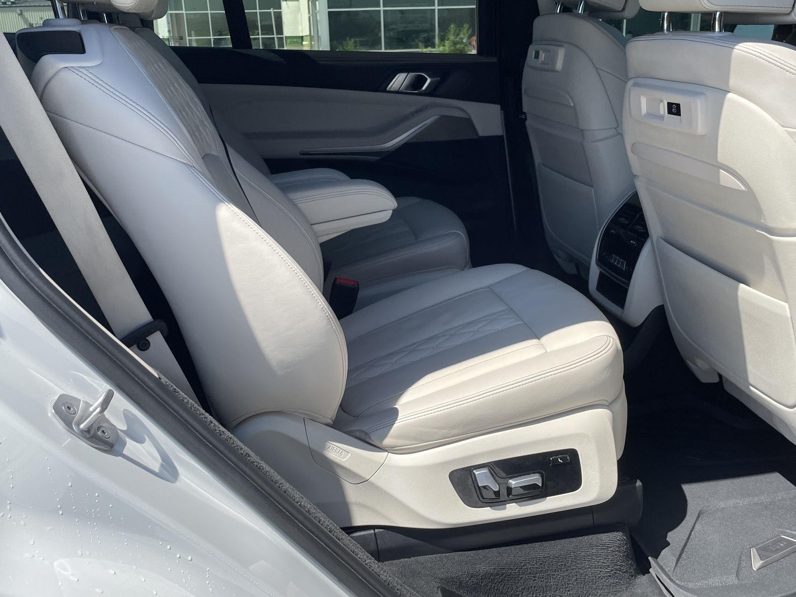 Vehicle photo 21