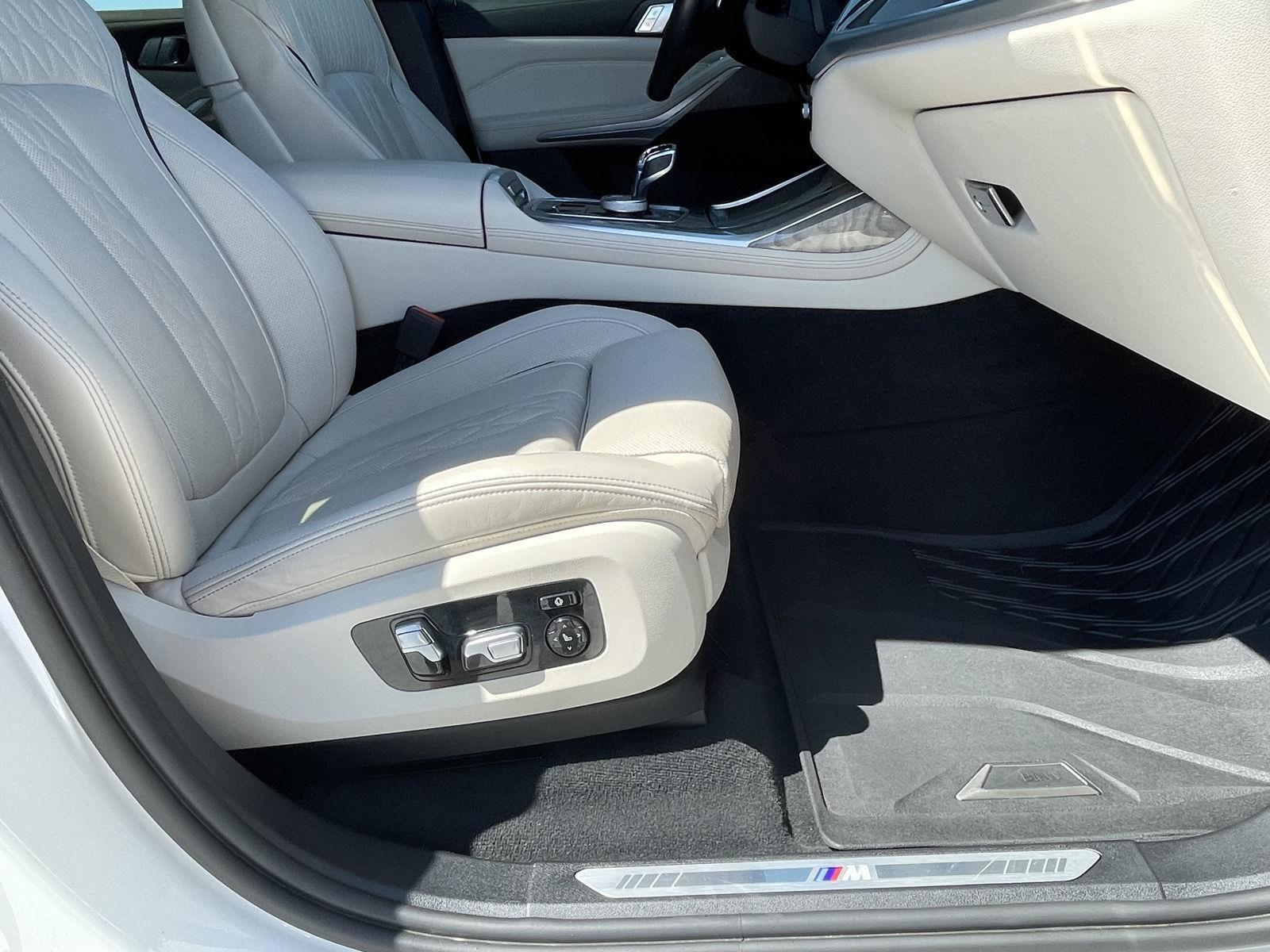 Vehicle photo 23