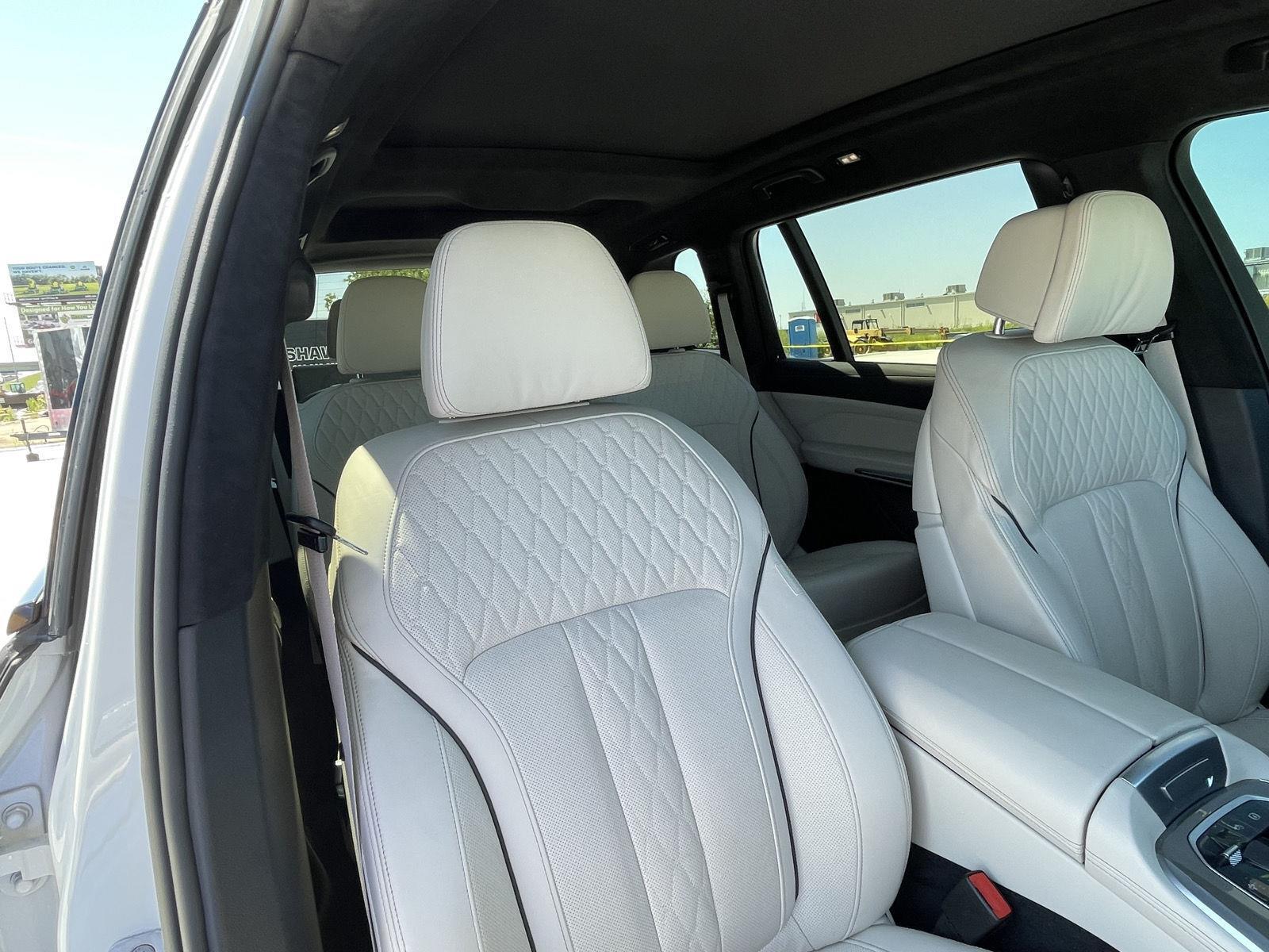 Vehicle photo 24