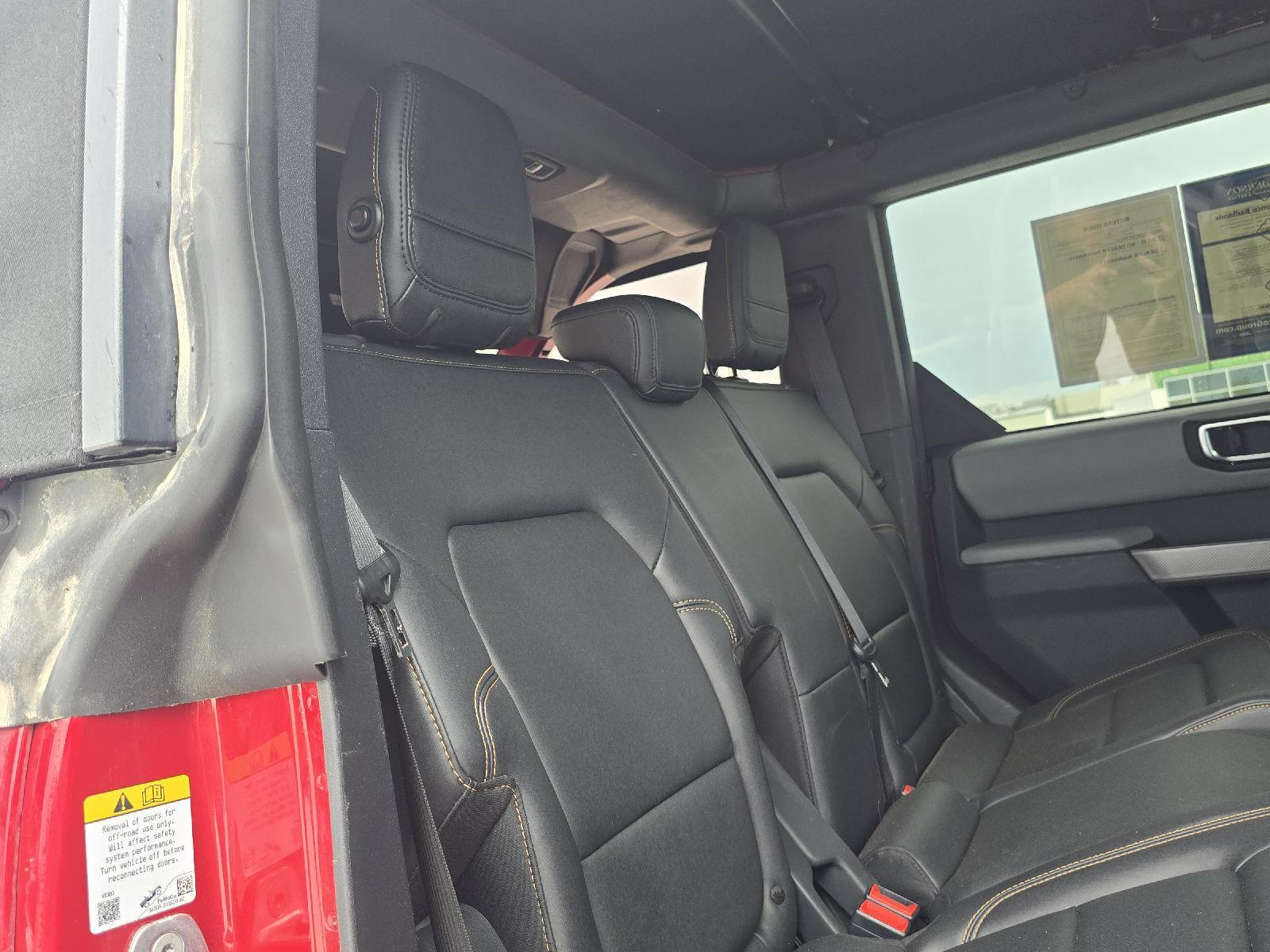 Vehicle photo 19