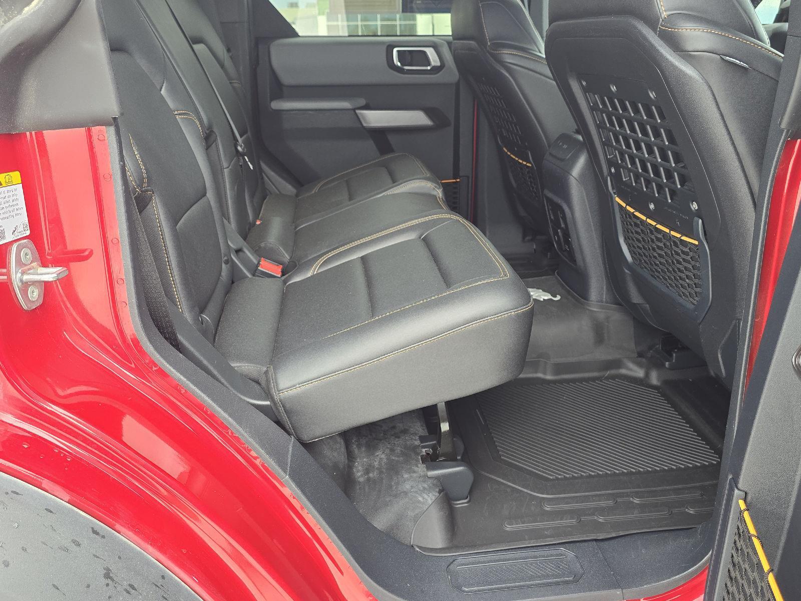 Vehicle photo 18