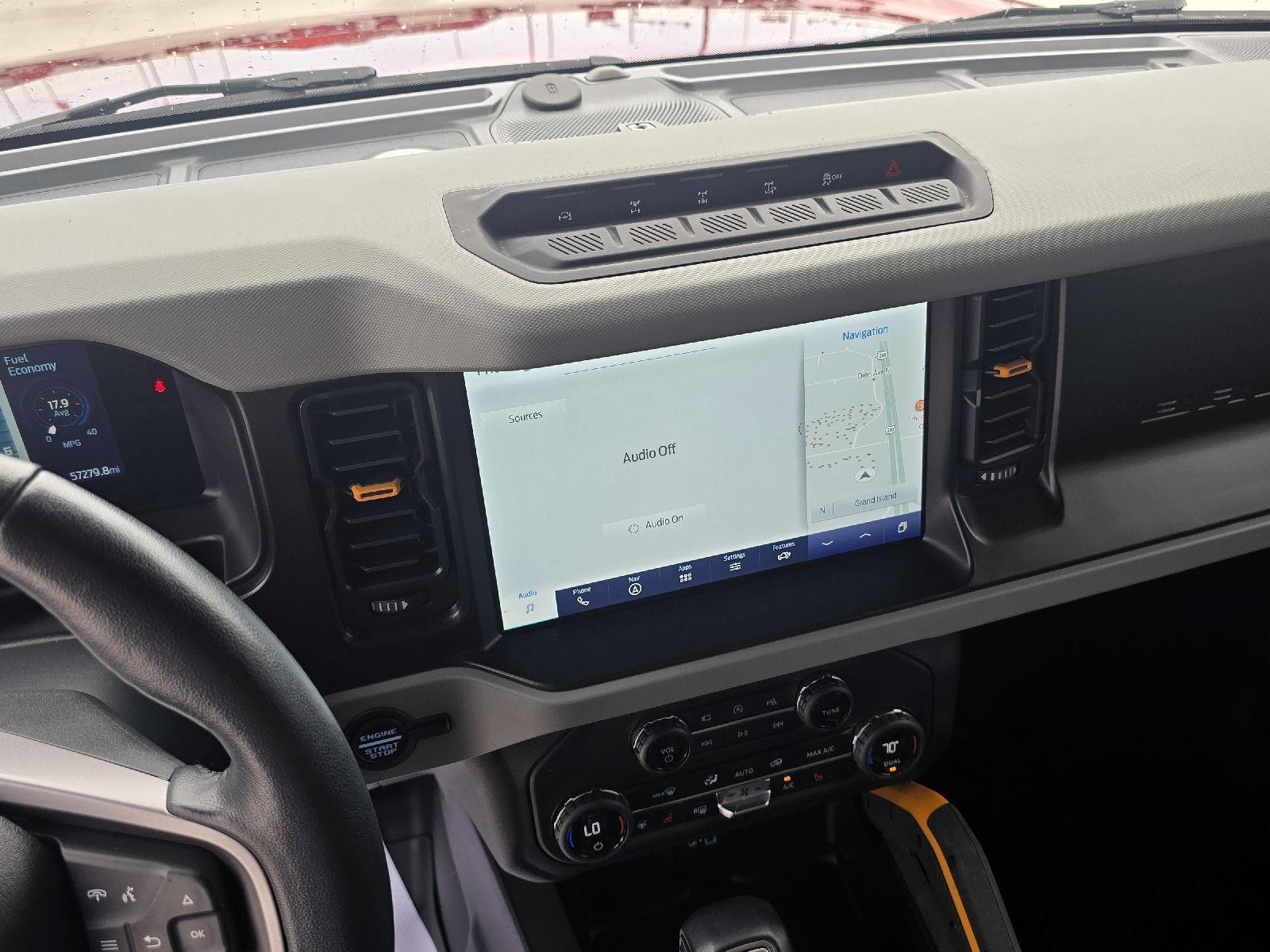 Vehicle photo 14