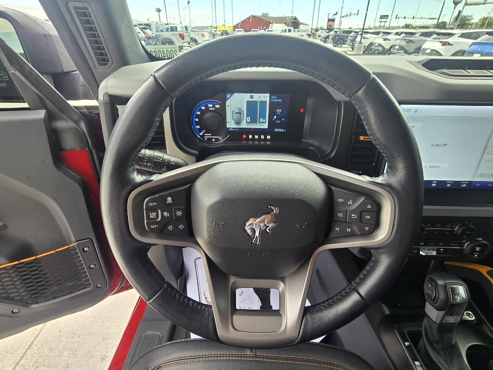 Vehicle photo 13