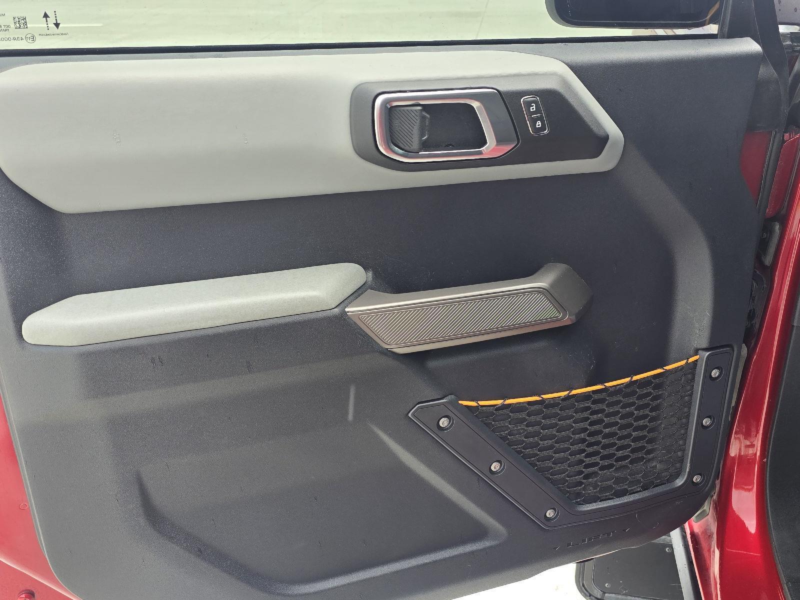Vehicle photo 12