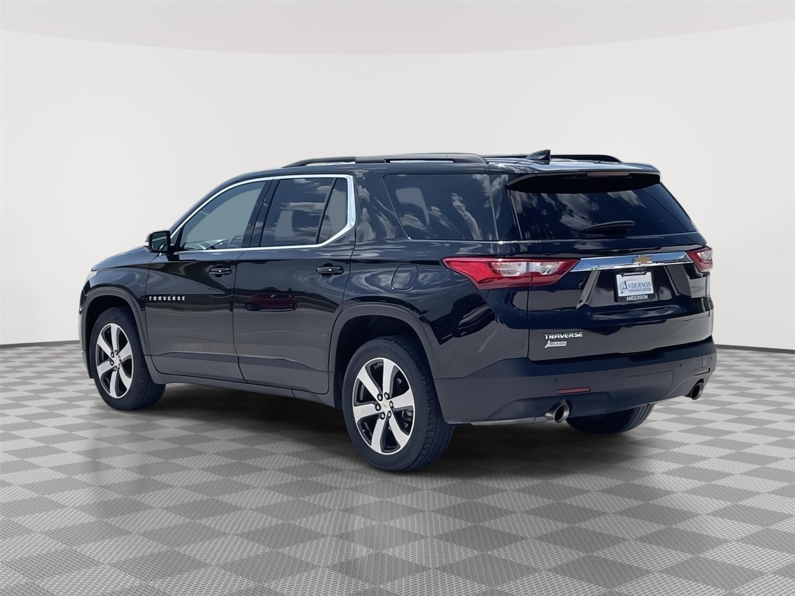Vehicle photo 4