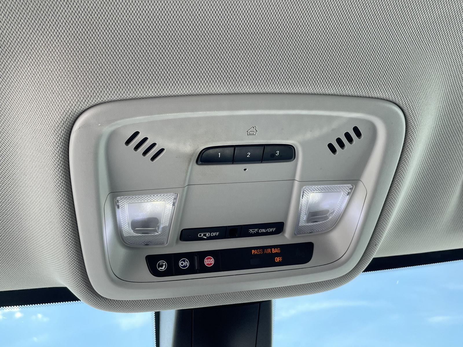 Vehicle photo 17