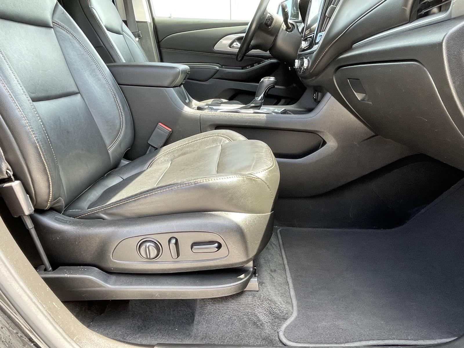 Vehicle photo 23