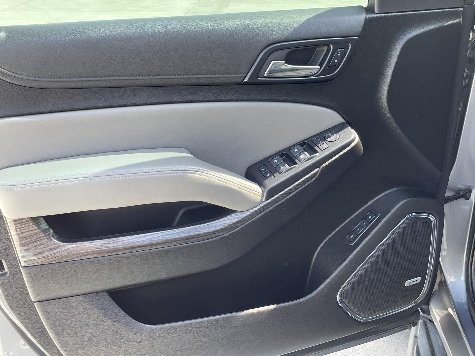 Vehicle photo 12