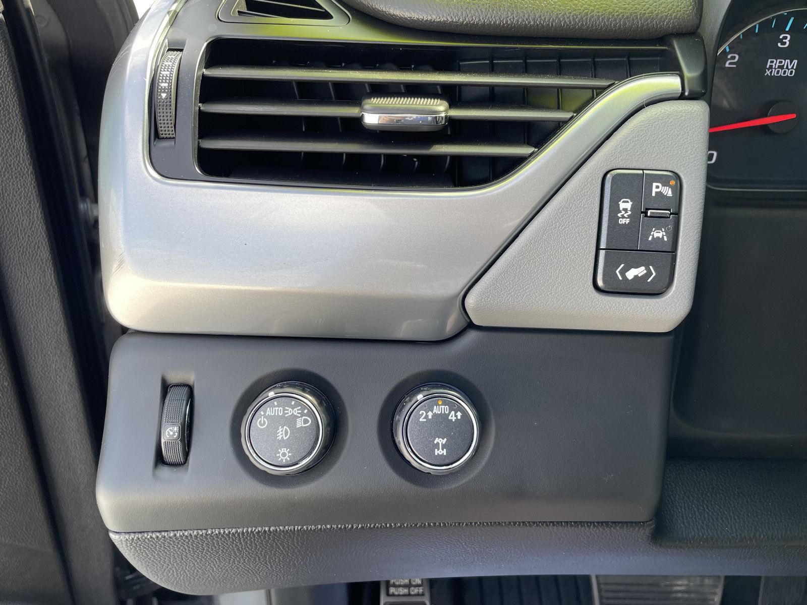 Vehicle photo 17