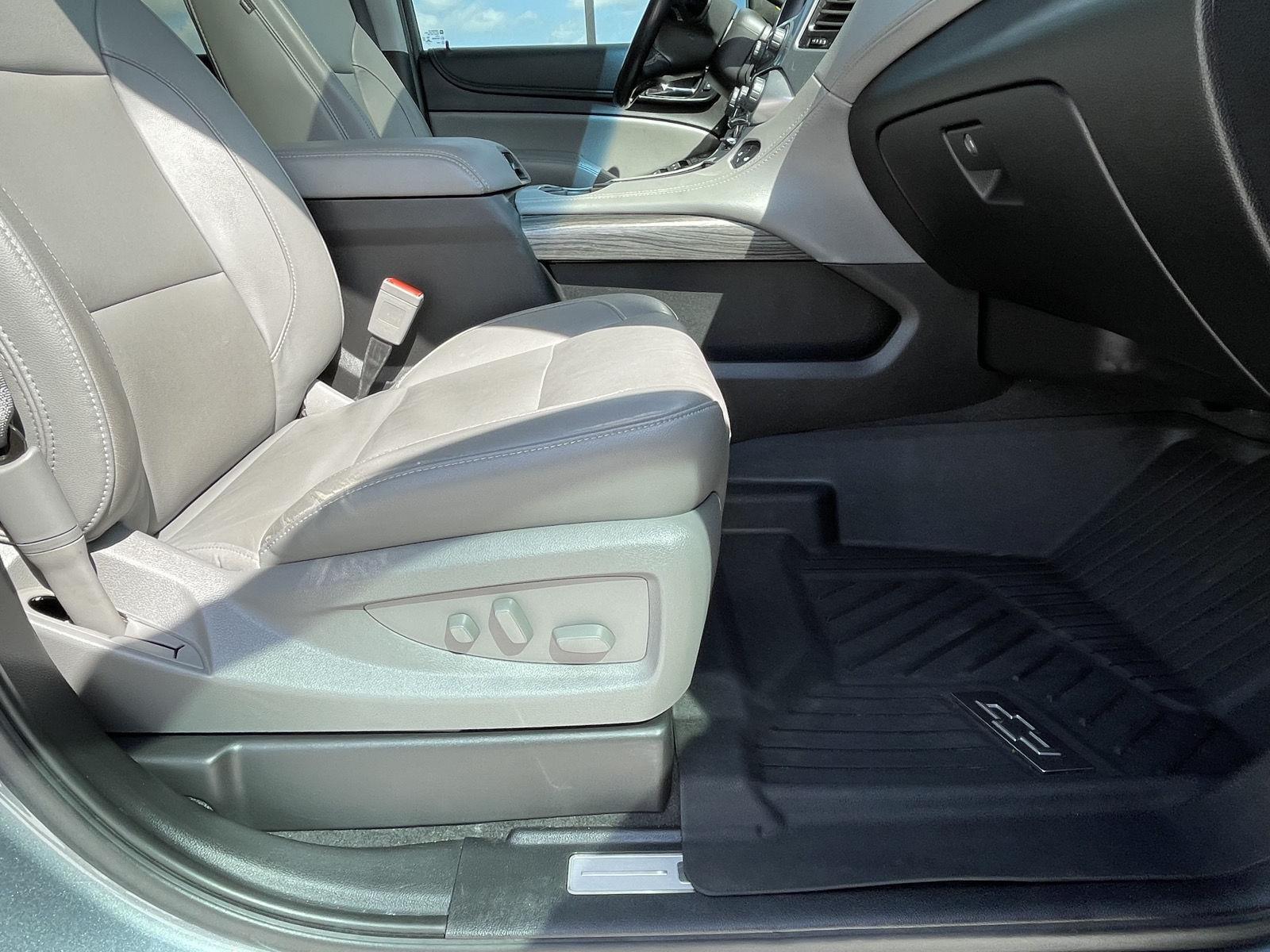 Vehicle photo 23