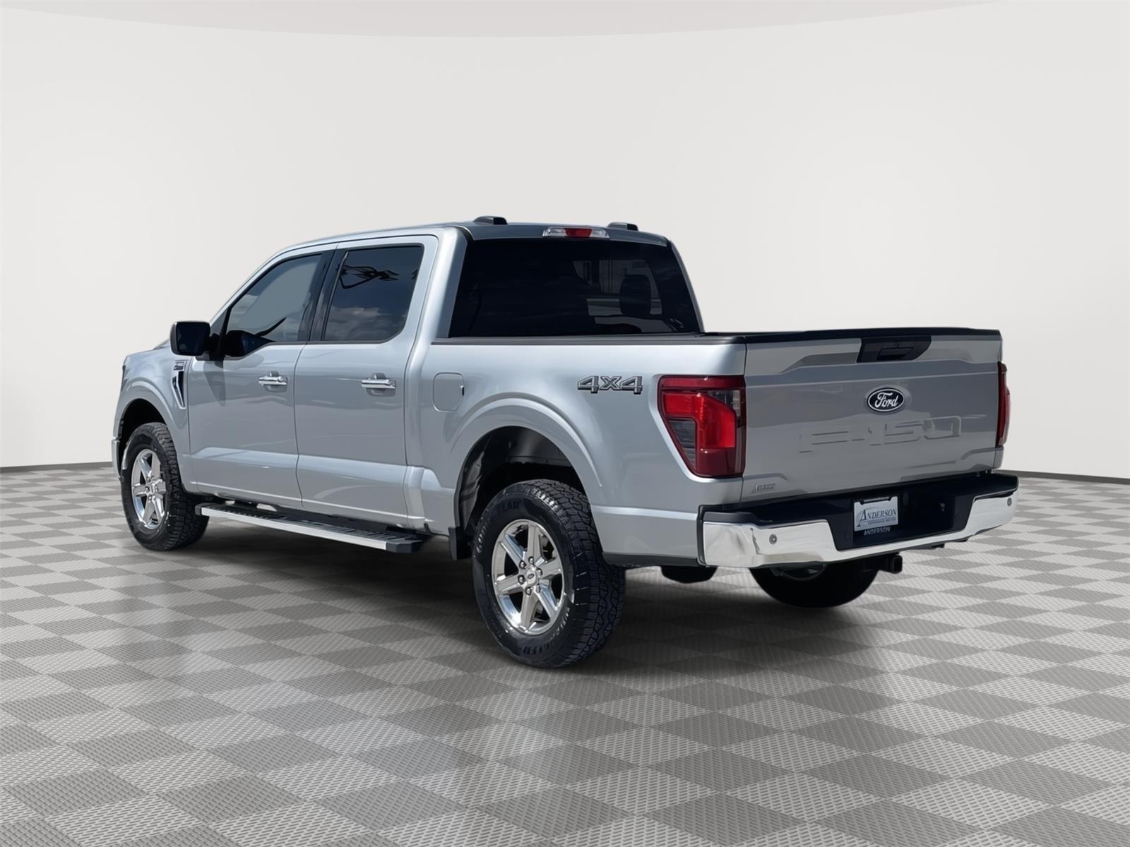 Vehicle photo 4