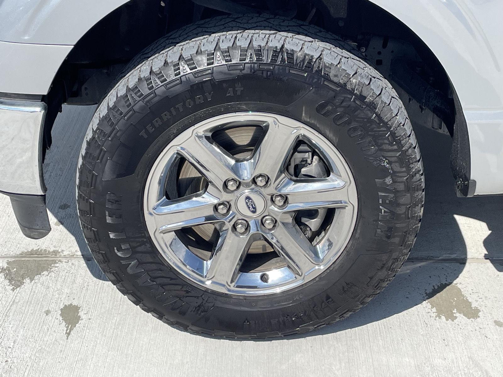 Vehicle photo 10