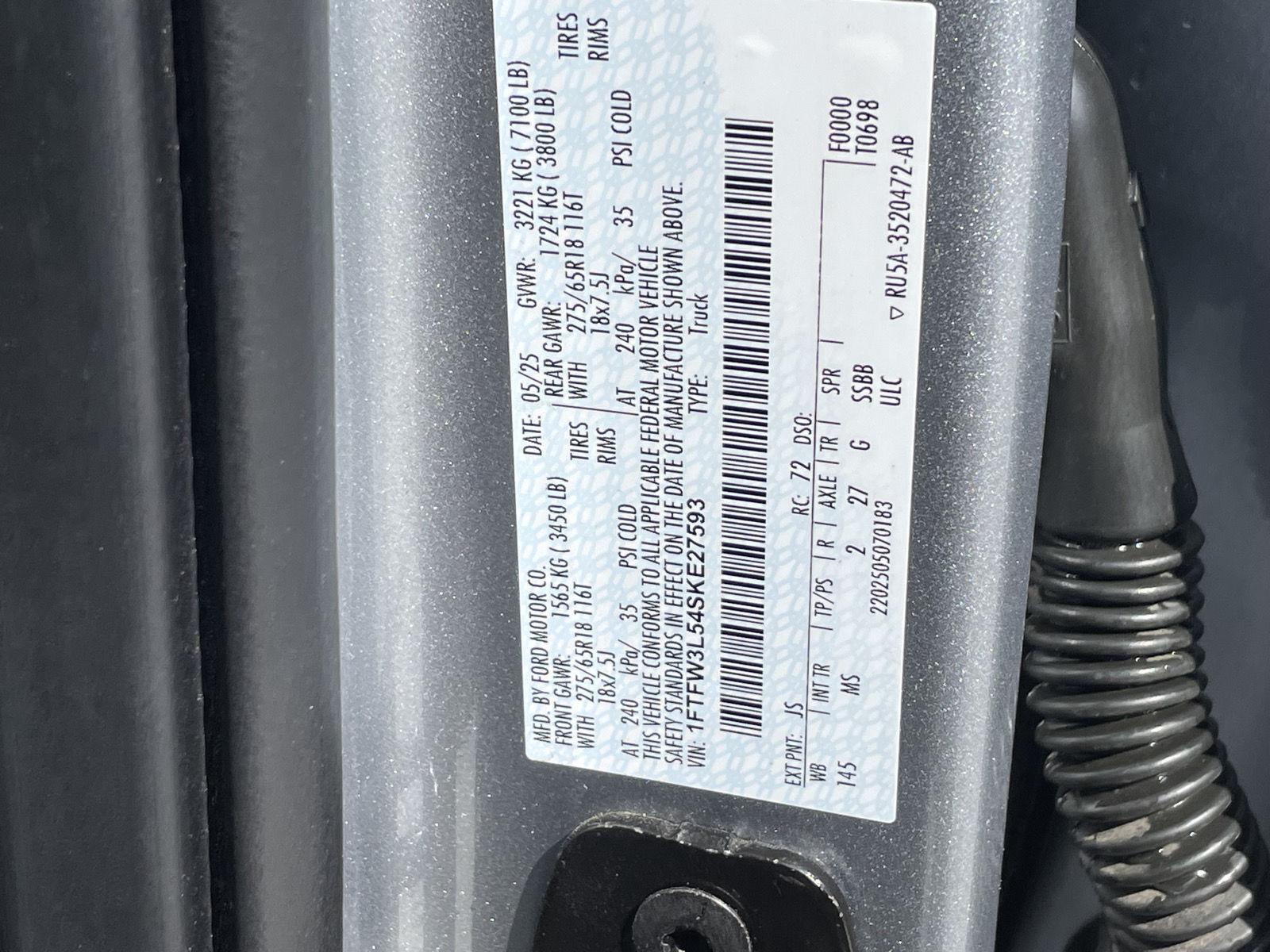 Vehicle photo 11