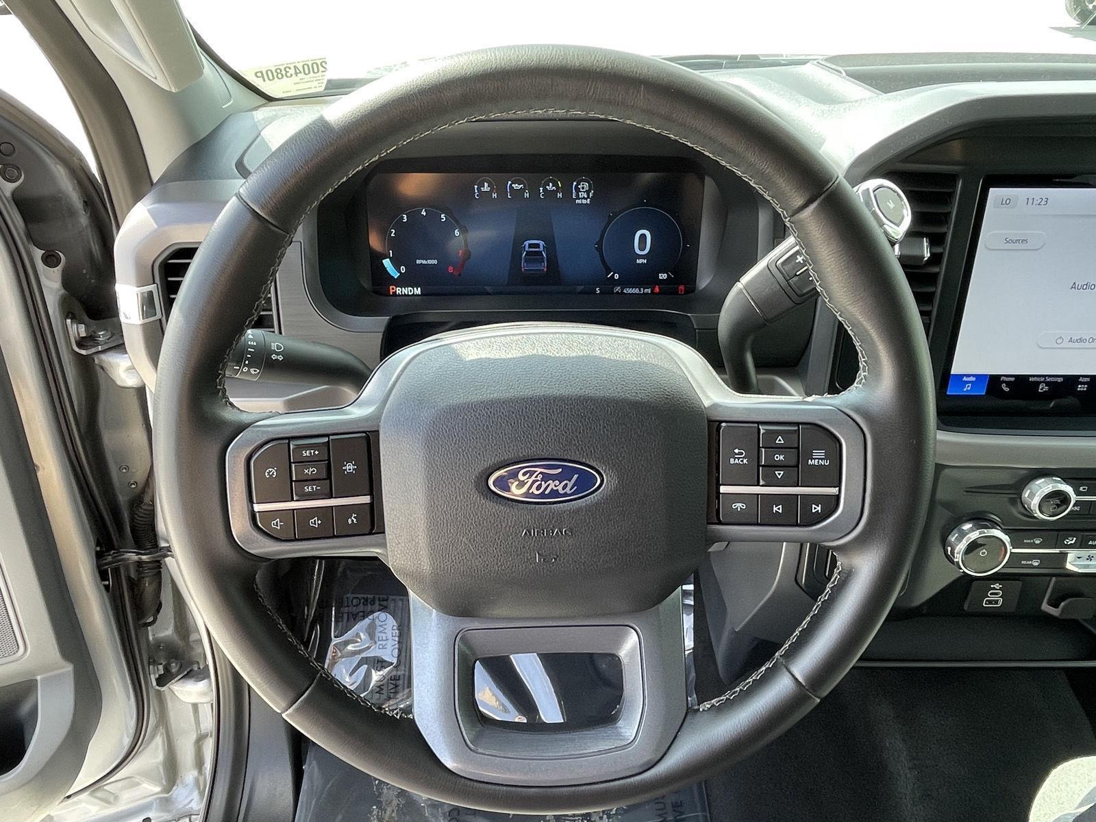 Vehicle photo 13