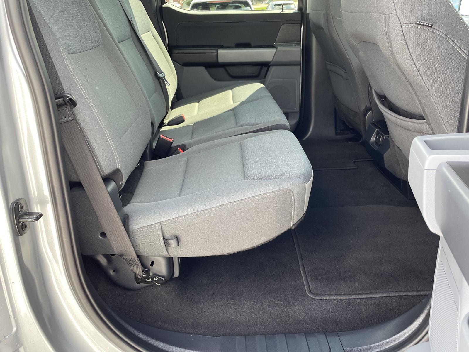 Vehicle photo 17