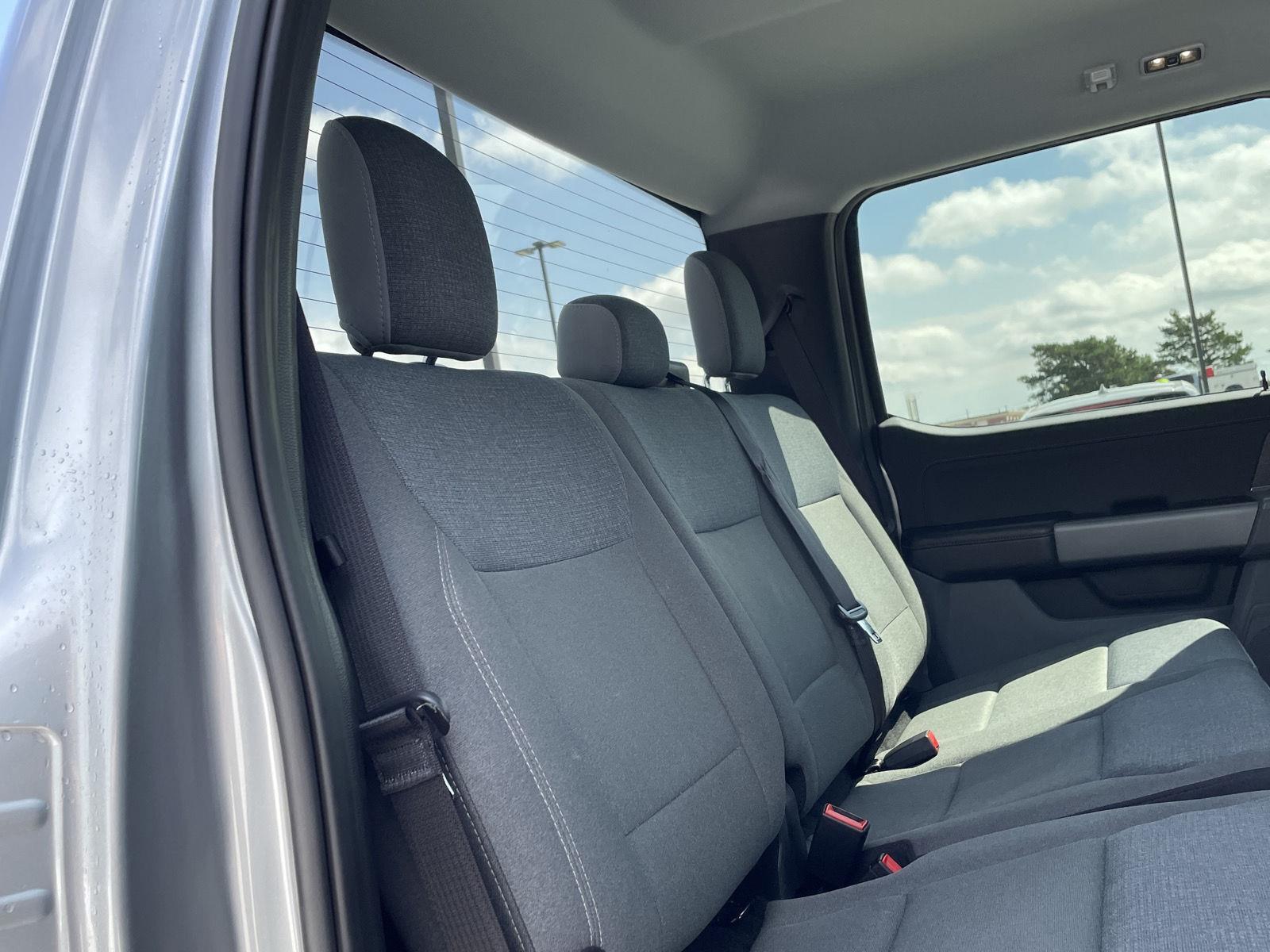 Vehicle photo 18
