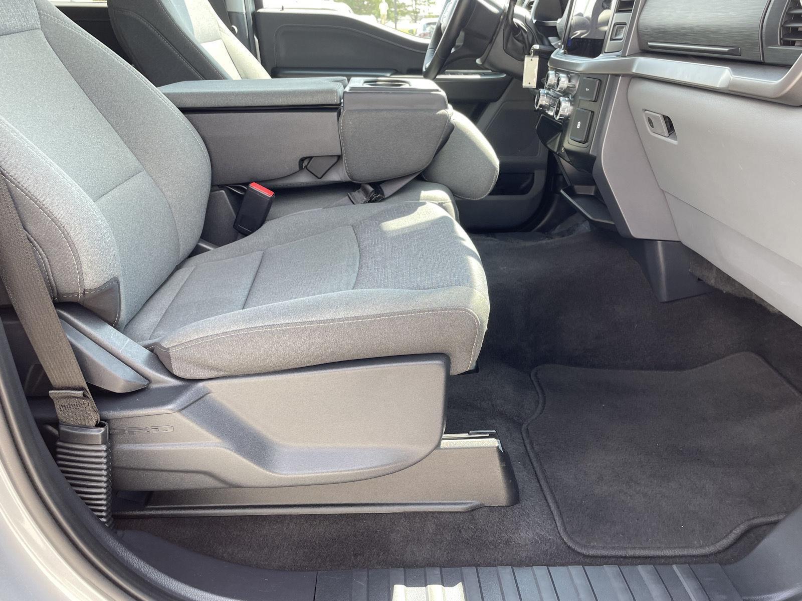 Vehicle photo 19