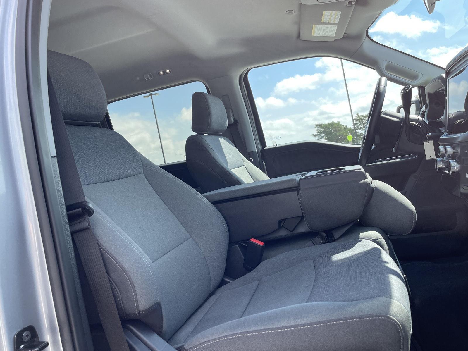 Vehicle photo 20