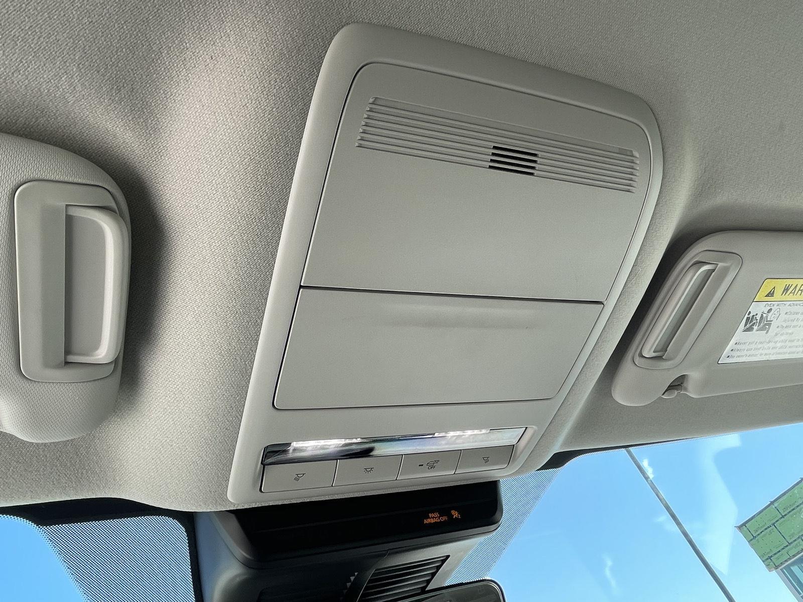 Vehicle photo 15