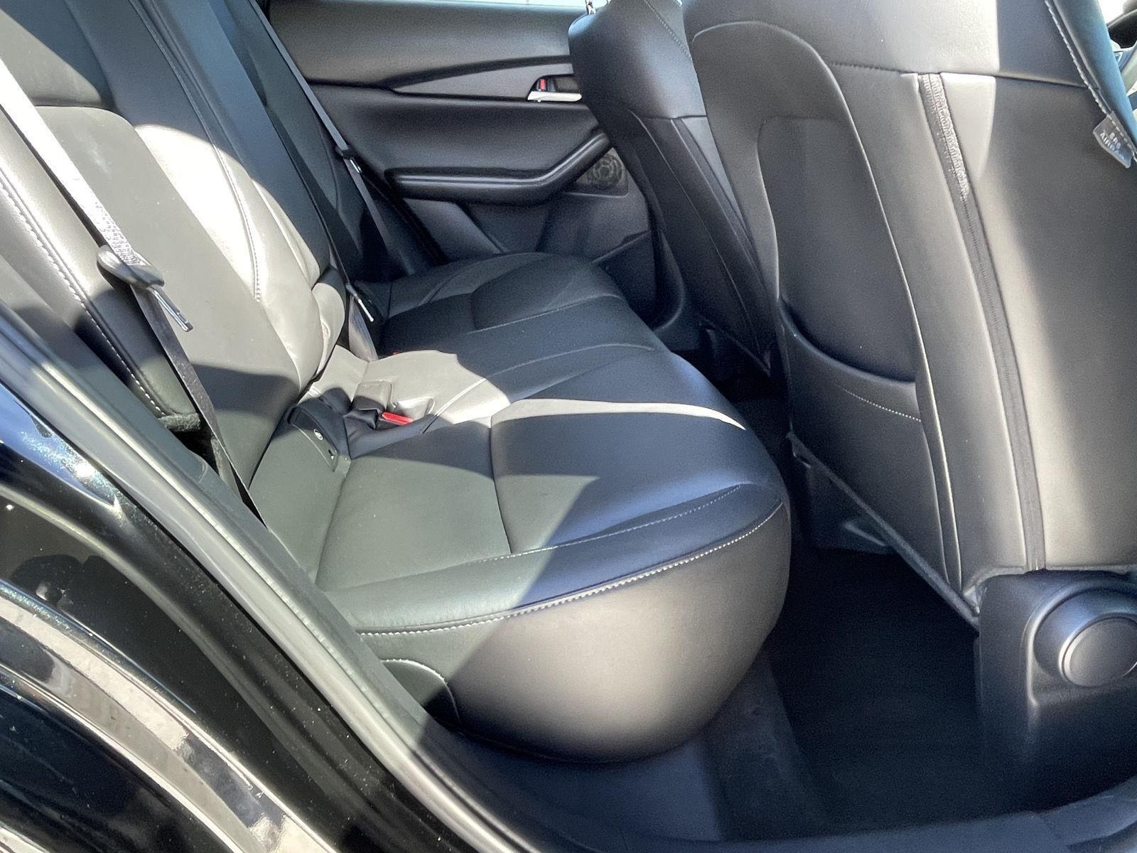 Vehicle photo 18