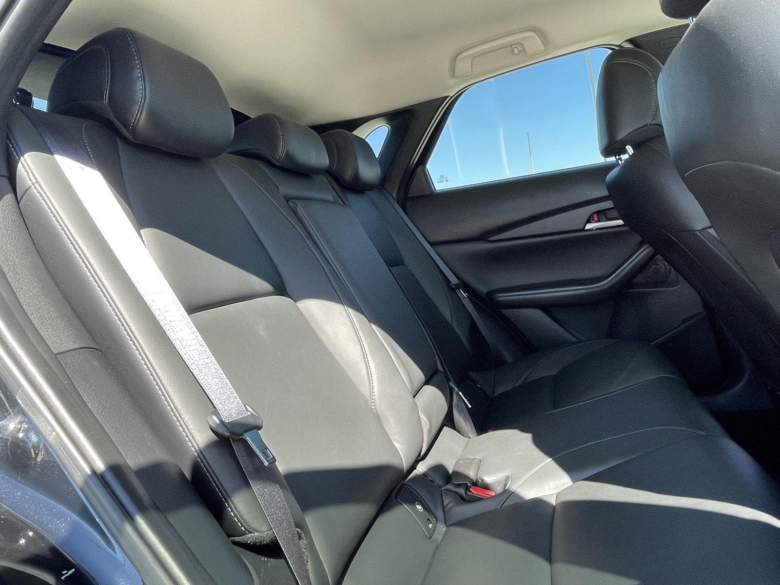 Vehicle photo 19