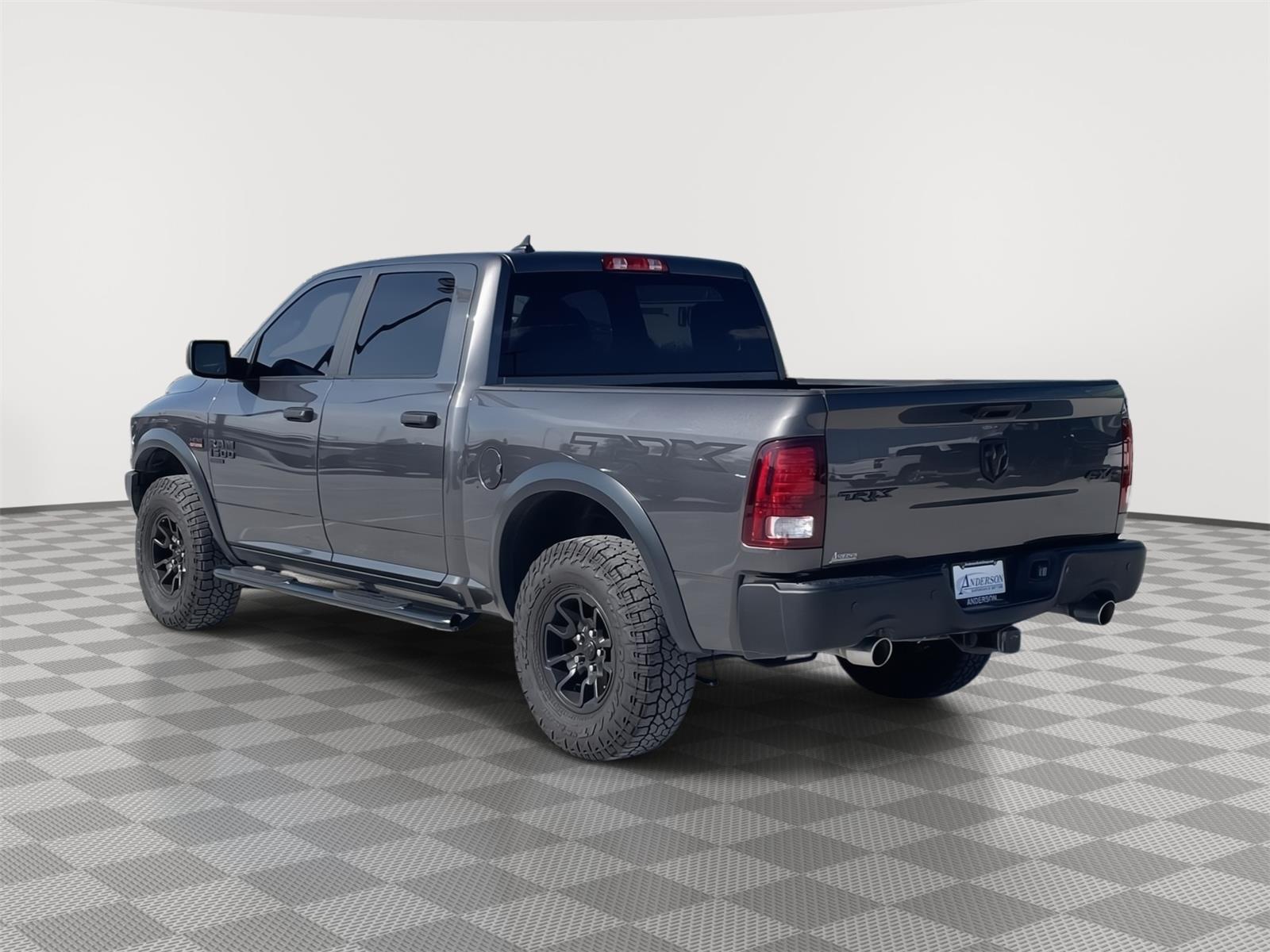 Vehicle photo 4