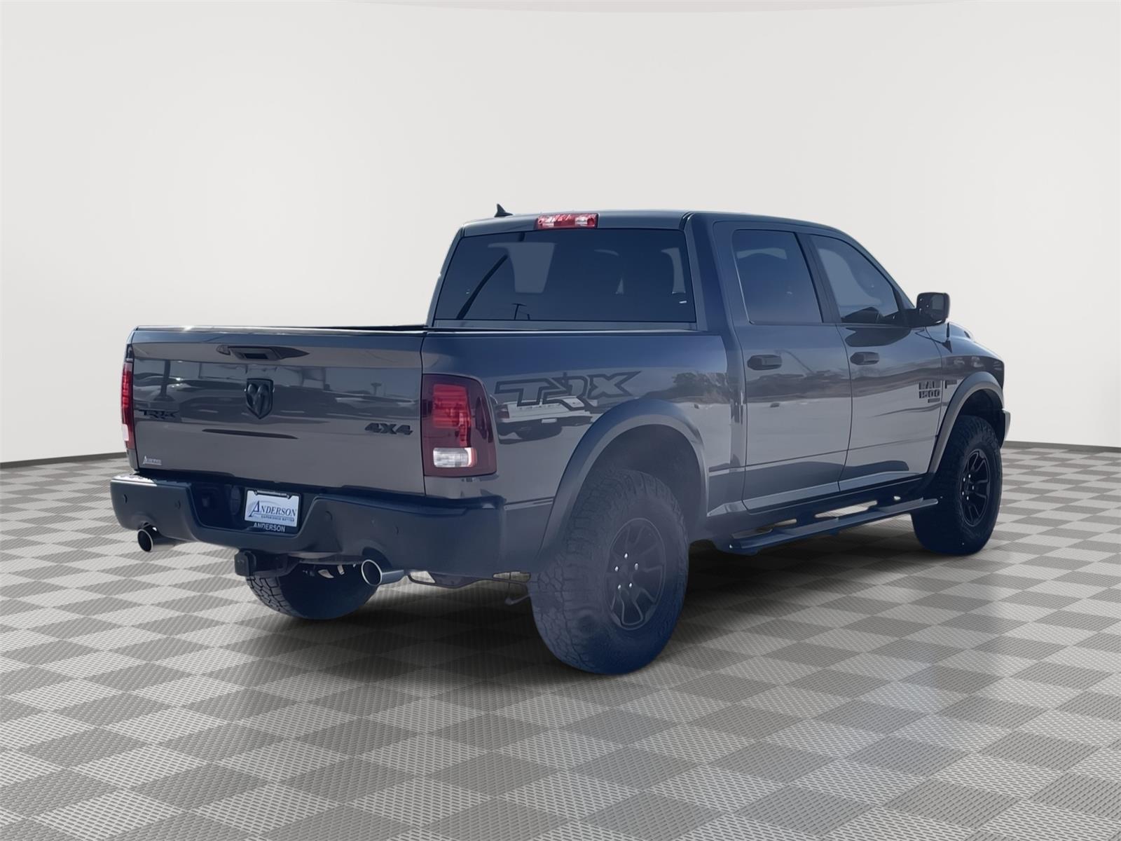 Vehicle photo 6