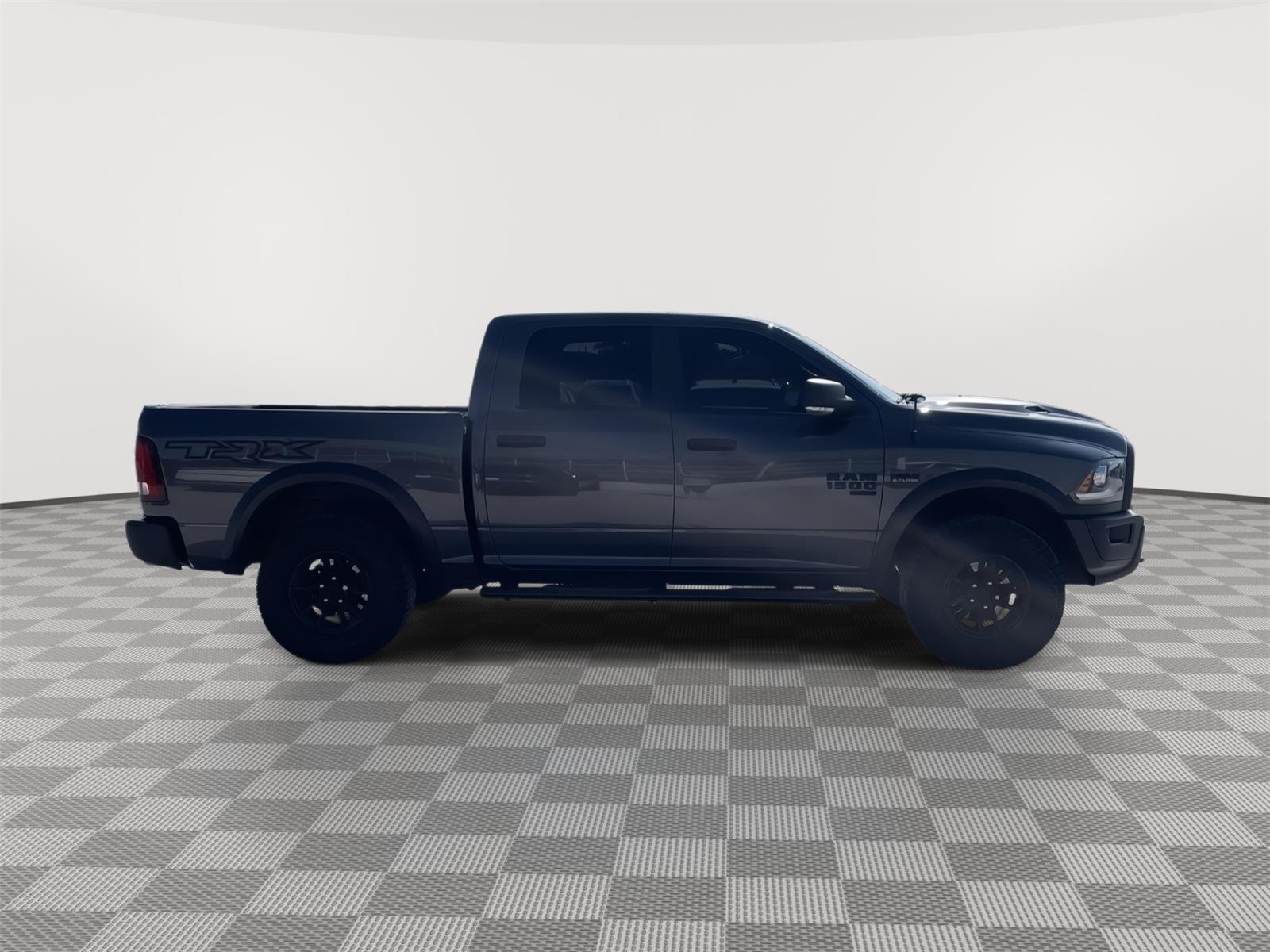 Vehicle photo 7