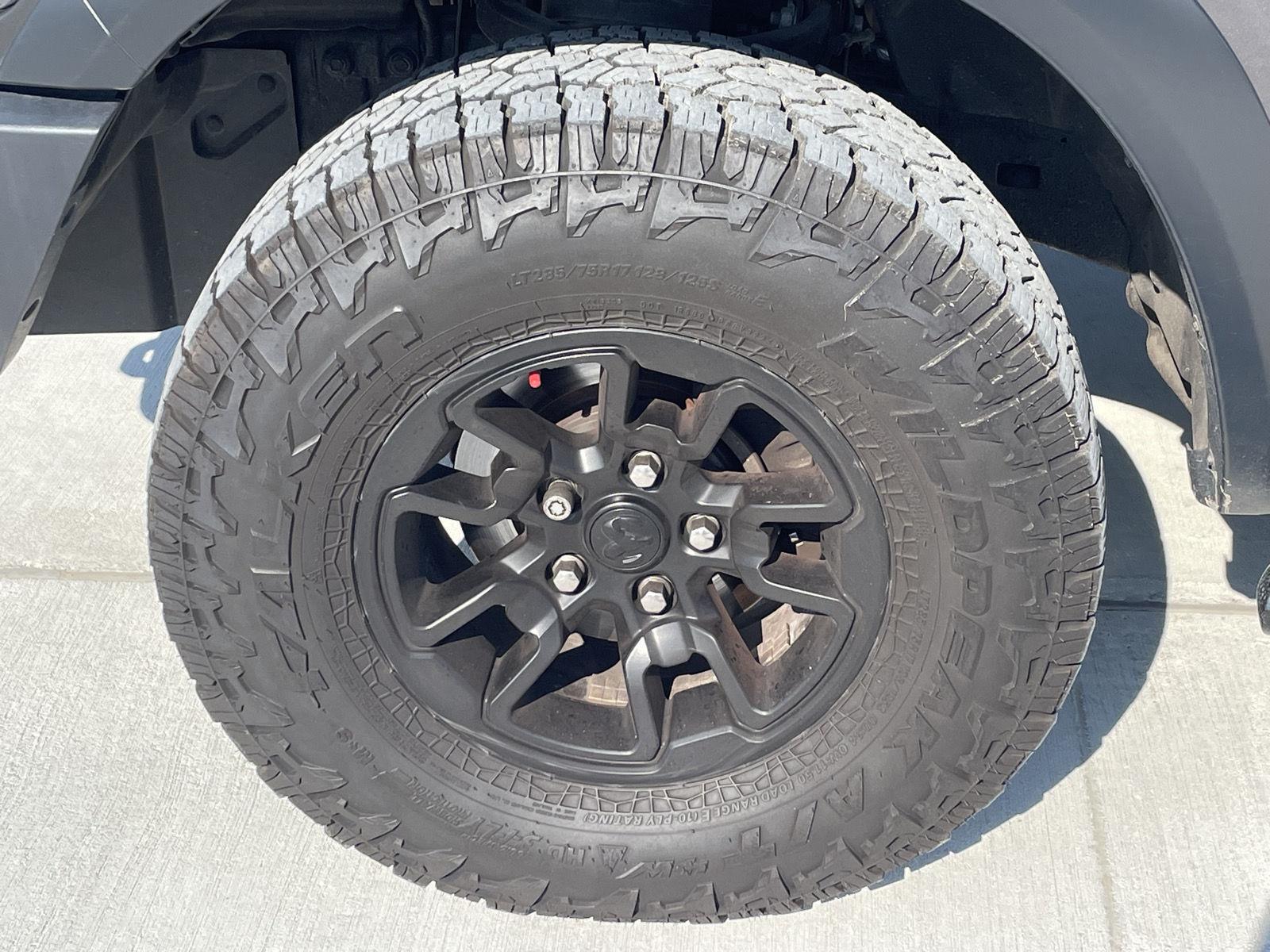 Vehicle photo 10