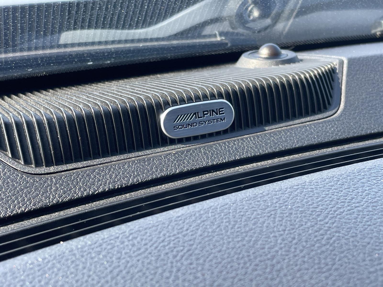 Vehicle photo 14